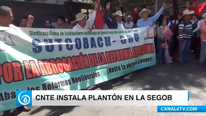 Integrantes de la CNTE instala plantón en la Segob