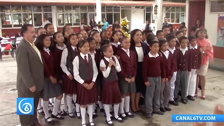 La actual Presidenta de Ixtapaluca, Yessica Saraí González, asistió a la clausura escolar de la Escuela Primaria Jose Antonio Alzate