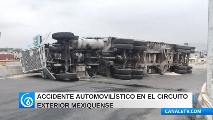 Accidente automovilístico en el Circuito Exterior Mexiquense