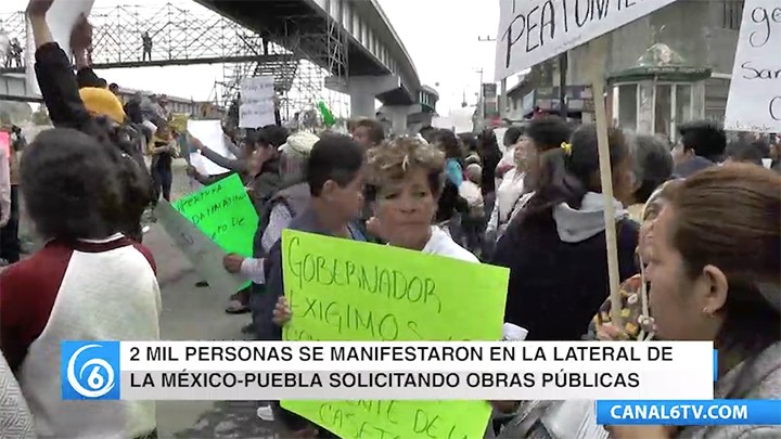 Habitantes de Valle de Chalco se manifestaron esta tarde en la México-Puebla para exigir mayores servicios al gobierno estatal