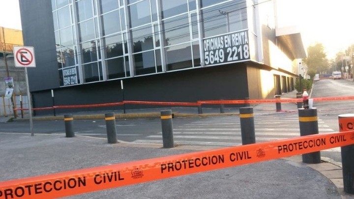 Desalojan a trabajadores por hundimiento en la alcaldía Iztacalco