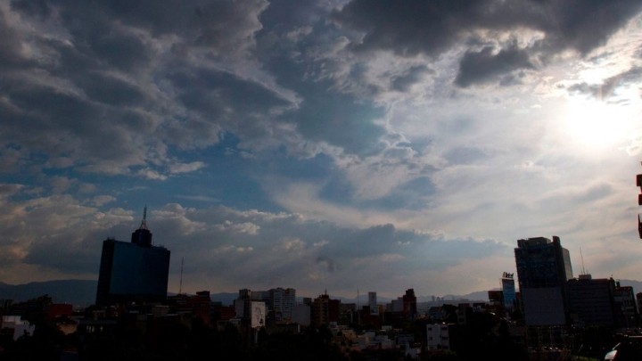 Para este jueves en el Valle de México se espera cielo parcialmente nublado y brumoso la mayor parte del día y para la Cdmx se prevé una temperatura máxima de 27 a 29°C y mínima de 11 a 13°C