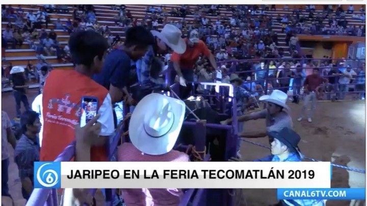 En la Plaza De Toros La Antorcha, se llevó a cabo jaripeo durante la #FeriaTecomatlán2019