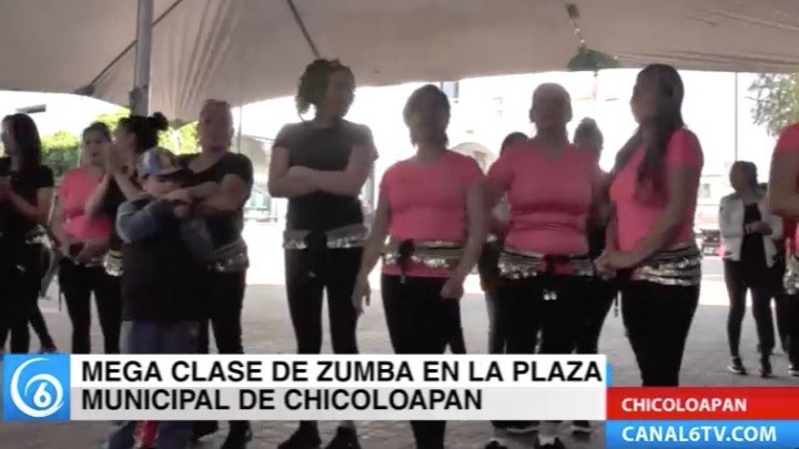 Alrededor de 70 mujeres se dieron cita en la explanada municipal de Chicoloapan para la mega clase de zumba por la conmemoración del \