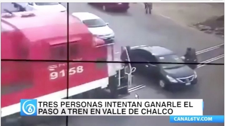 La mañana del pasado sábado tres personas intentaron ganarle el paso a un tren en el municipio de Valle de Chalco