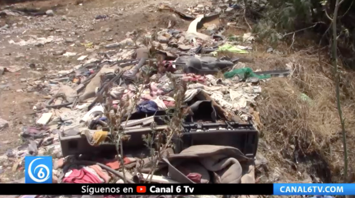 Autoridades del Ayuntamiento de Ixtapaluca y comisariado, realizaron la limpieza de la barranca en Coatepec