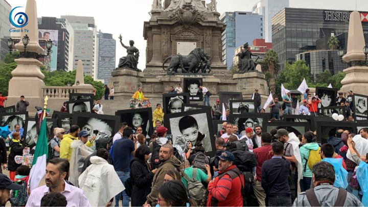 Marchan hacia el Zócalo familiares de los niños de Guardería ABC