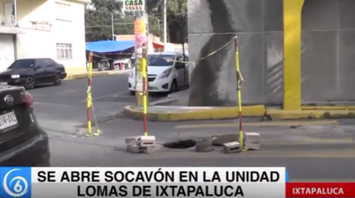 Se abre socavón en la entrada de Lomas de Ixtapaluca