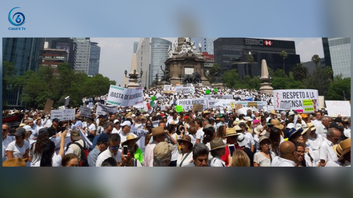 Marchan en contra de AMLO