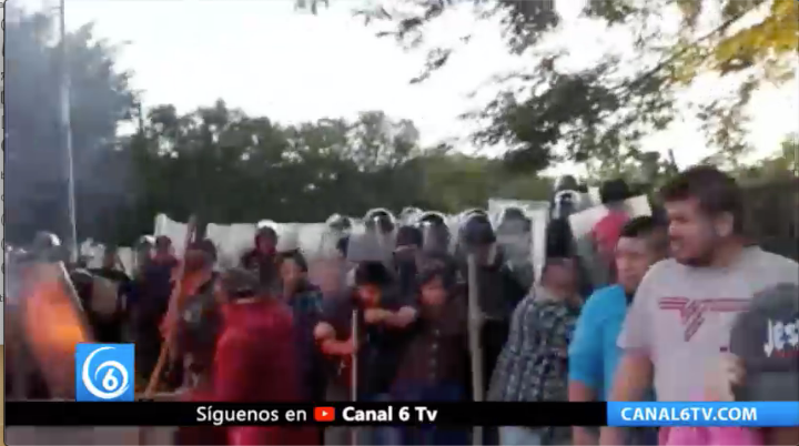 Policías de Veracruz desalojan violentamente a familias humildes
