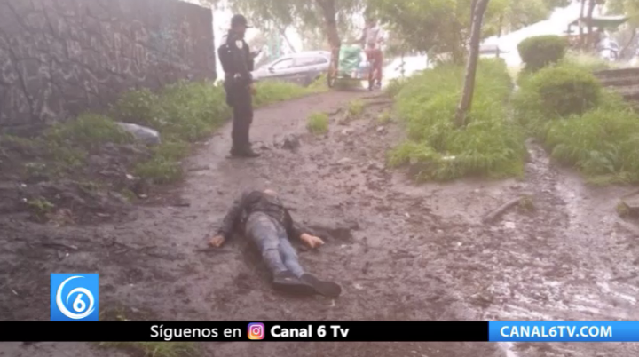 Joven buscó protegerse de la lluvia y un pierde la vida tras caída de rayo