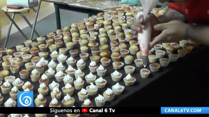 El Instituto Universitario Londres regaló 2 mil 500 cupcakes en el #DíaSendero