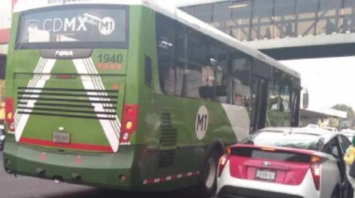 Hombre manosea a una pasajera mientras venía dormida