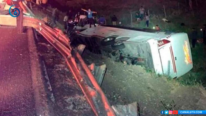 Volcadura de autobús en Veracruz deja 3 muertos y 26 heridos