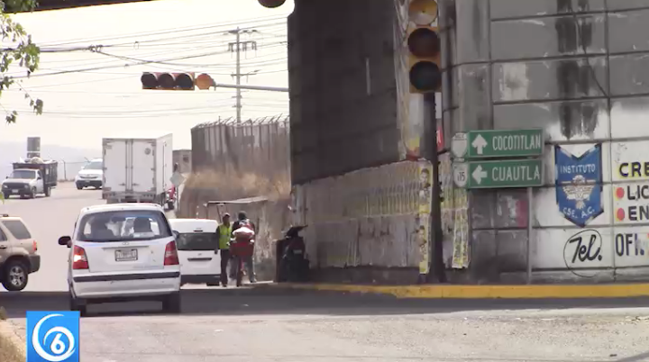 Semáforos en Chalco un peligro para automovilistas