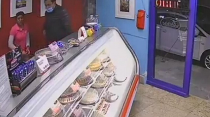En tan solo 1 minuto, asaltan pastelería en Puebla
