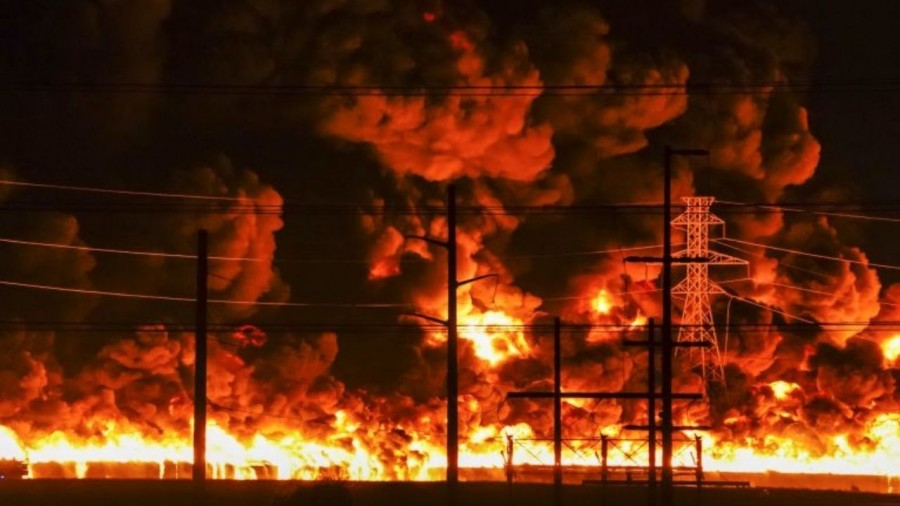 Reportan un incendio en una planta industrial de Texas