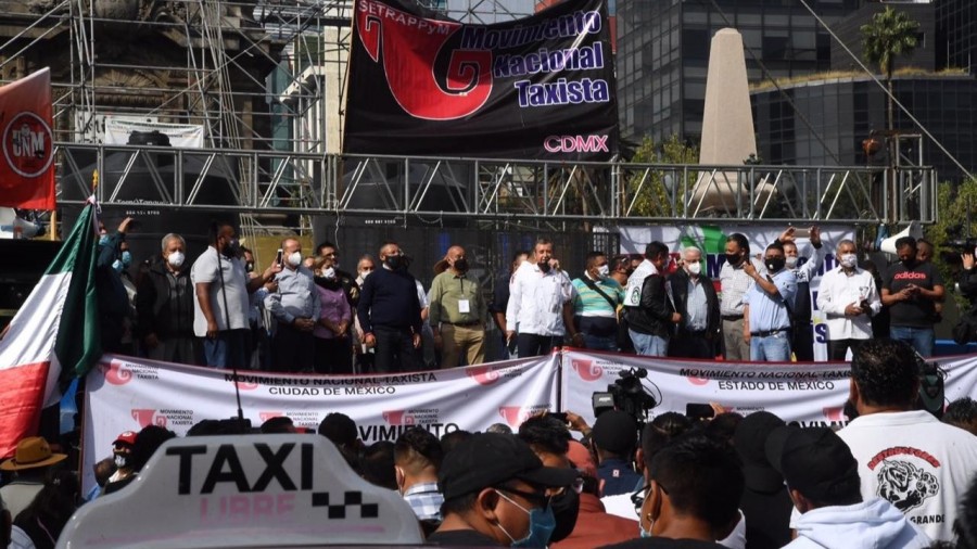 Amenazan taxistas con mantener protesta el tiempo que sea necesario