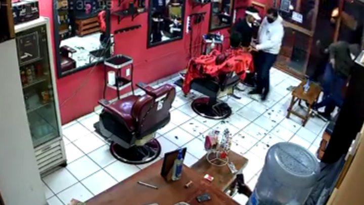 Se llevan hasta lo del refrigerador en atraco a barbería