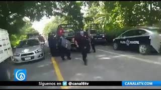 Policías golpean a damnificados de Tabasco por pedir ayuda