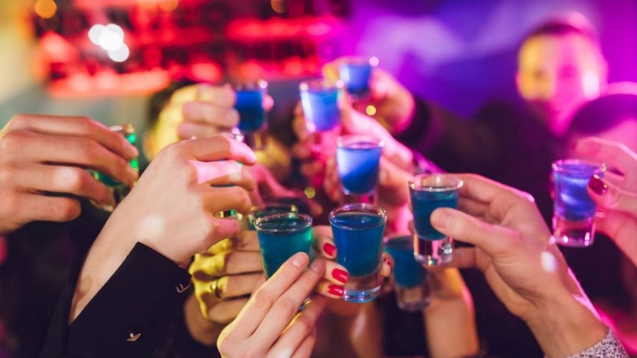 Proponen venta de alcohol solo a mayores de 21 años en la CDMX