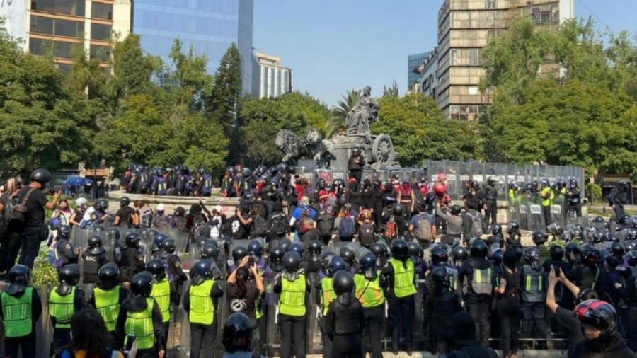 Grupos feministas se manifiestan en la CDMX