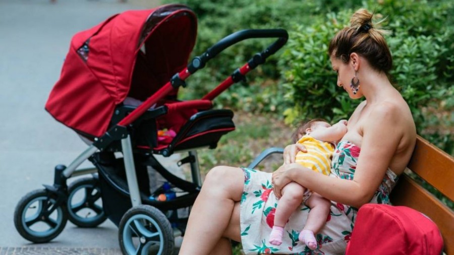 Aprueban el derecho para amamantar en espacios públicos