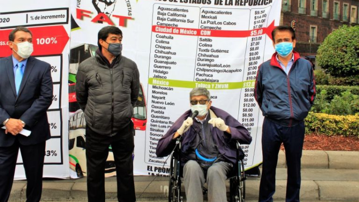 Transportistas se manifiestan en el Zócalo para exigir tarifas justas