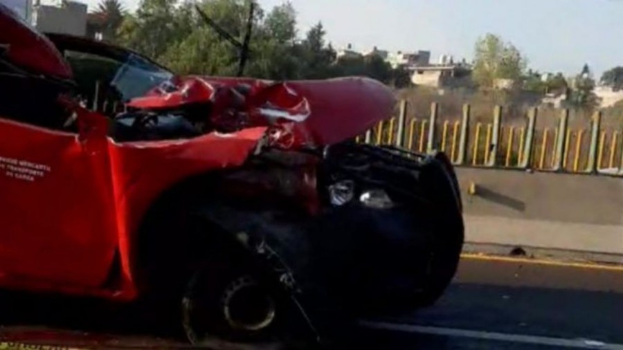 Camioneta se impactó contra un camión de carga en la México-Puebla