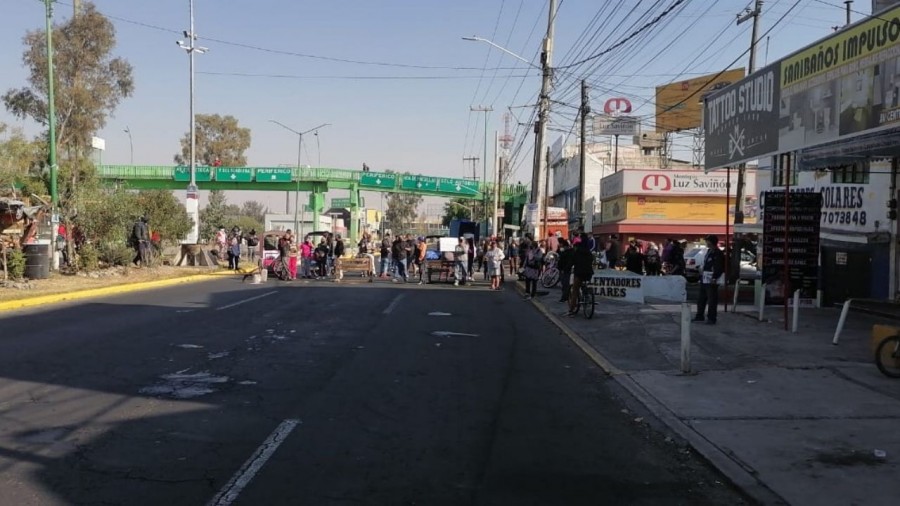 Enfrentamiento entre policías y comerciantes en Nezahualcóyotl