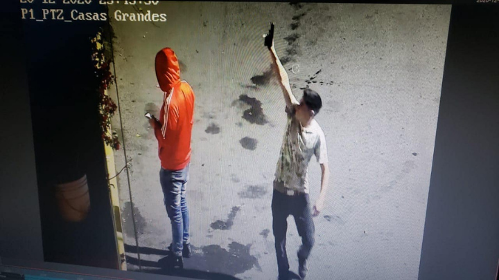 Captan a sujetos lanzando disparos al aire en Chicoloapan