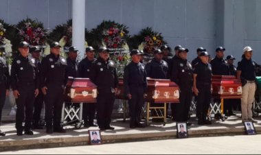 Realizan homenaje a policías asesinados en Oaxaca