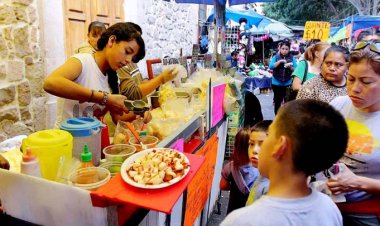 Mujeres aportan más y ganan menos