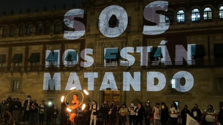 Familiares de desaparecidos protestan frente a Palacio Nacional