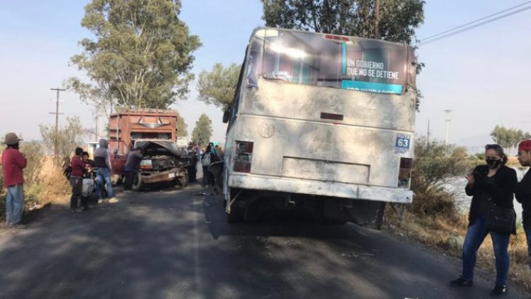 Choca autobús en la carretera Chalco-Tláhuac; hay siete heridos