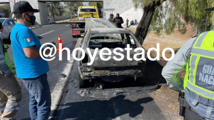 Vehículo se incendia en la México-Pachuca