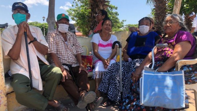 Abuelitos zapotecas consiguen amparo para recibir vacuna