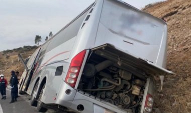 Terrible volcadura de autobús en Acambay deja al menos siete muertos