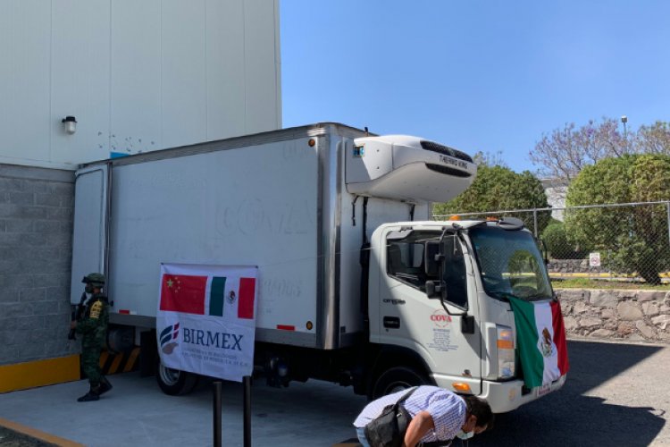 Dan banderazo de salida a primeras vacunas de CanSino envasadas en México
