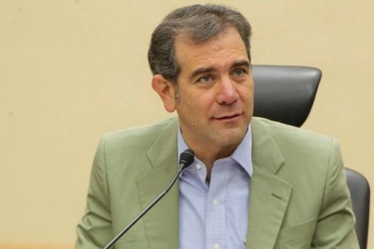 Morena lanza iniciativa para callar a consejeros del INE durante elecciones