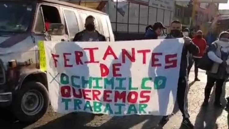 Ferieros realizan bloqueo en Xochimilco; exigen que los dejen trabajar