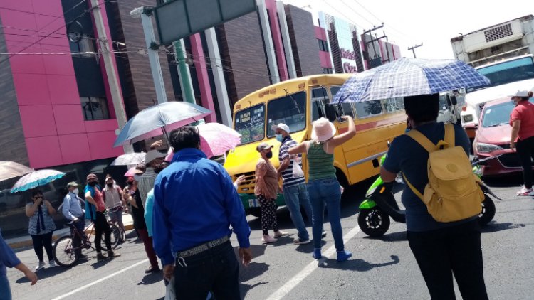 Pobladores realizan bloqueo en Ecatepec demandan agua
