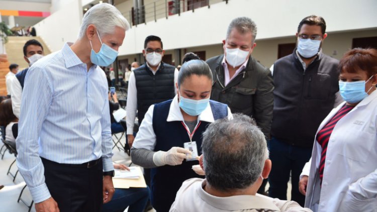 Supervisa Alfredo Del Mazo aplicación de vacuna a profesores mexiquenses