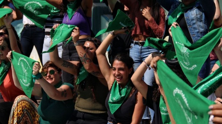Feministas piden legalización del aborto en Edomex a dos meses de plantón
