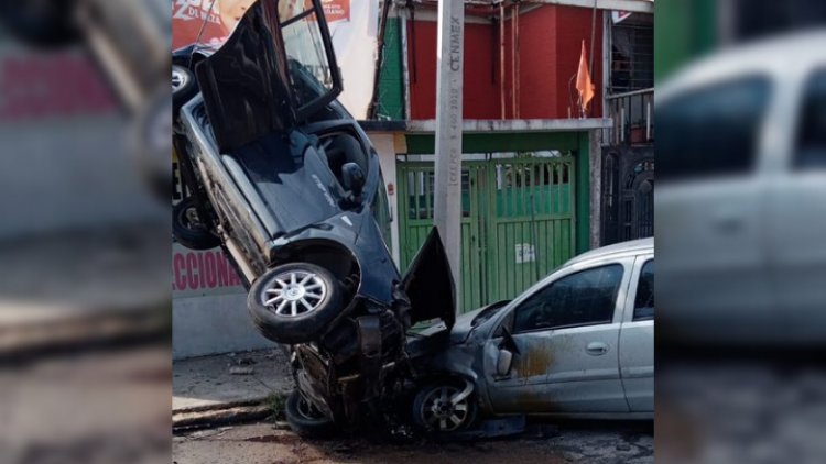 Familia se salva de morir en aparatoso accidente vehicular en Nezahualcóyotl