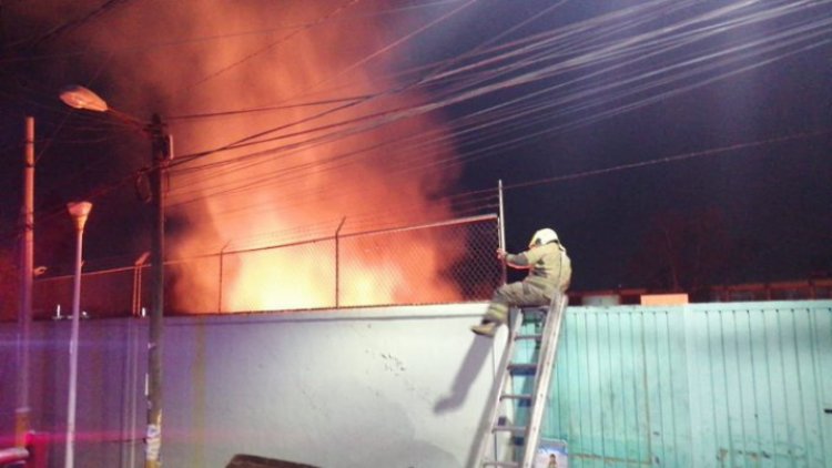 ¡Alerta! se incendia escuela secundaria en Nezahualcóyotl