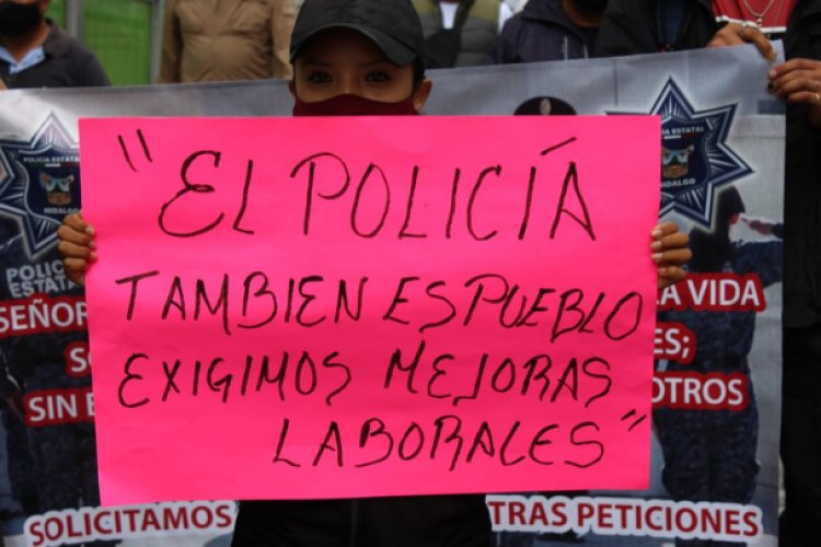 Policías estatales protestan en Pachuca; piden mejoras laborales