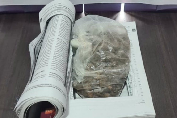 Esconden paquete de heroína entre hojas de libro en Morelia