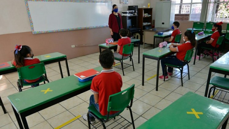 Con poca afluencia, así se vive el regreso a las aulas del Edomex