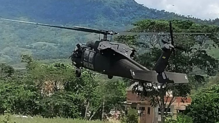 Atentan contra helicóptero en el que viajaba el presidente de Colombia